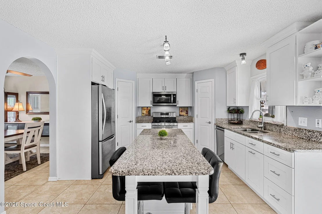 Photo of 1161 White Oak Circle