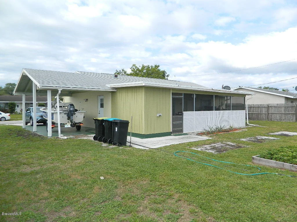 Photo of 3263 Haddon Avenue NE