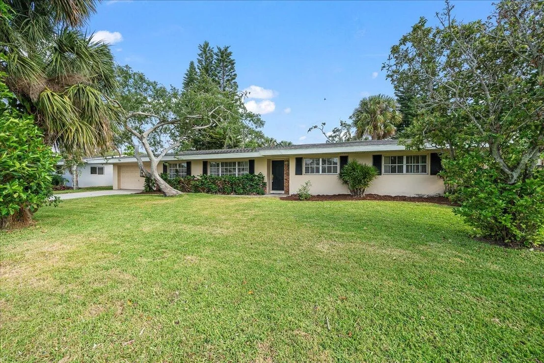 Photo of 550 Seabreeze Drive