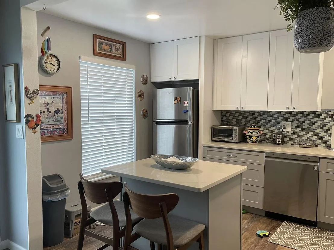Photo of 966 Darwin Lane NE