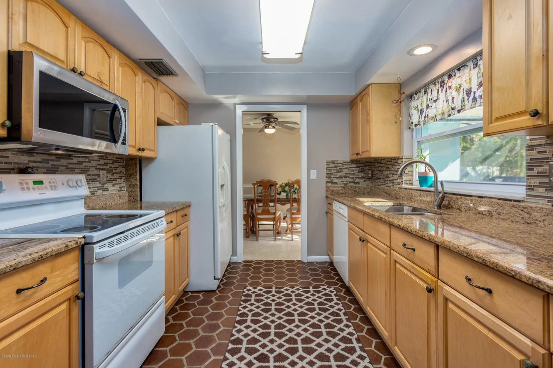 Photo of 611 Mango Drive