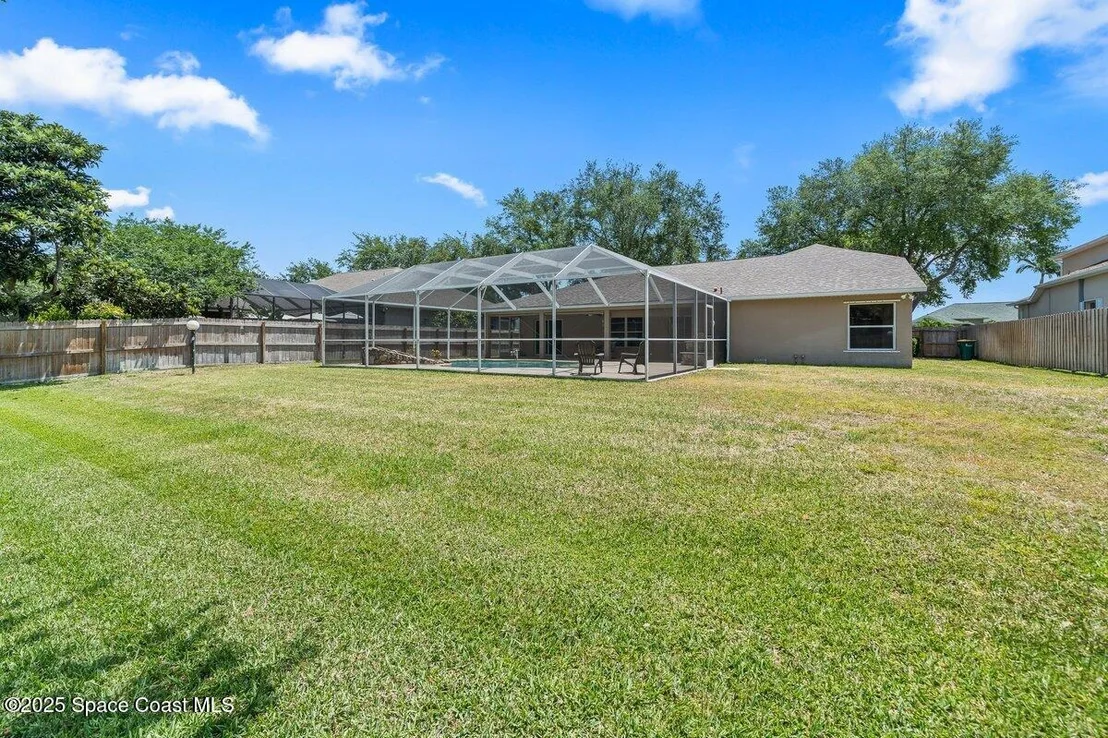 Photo of 5863 Newbury Circle