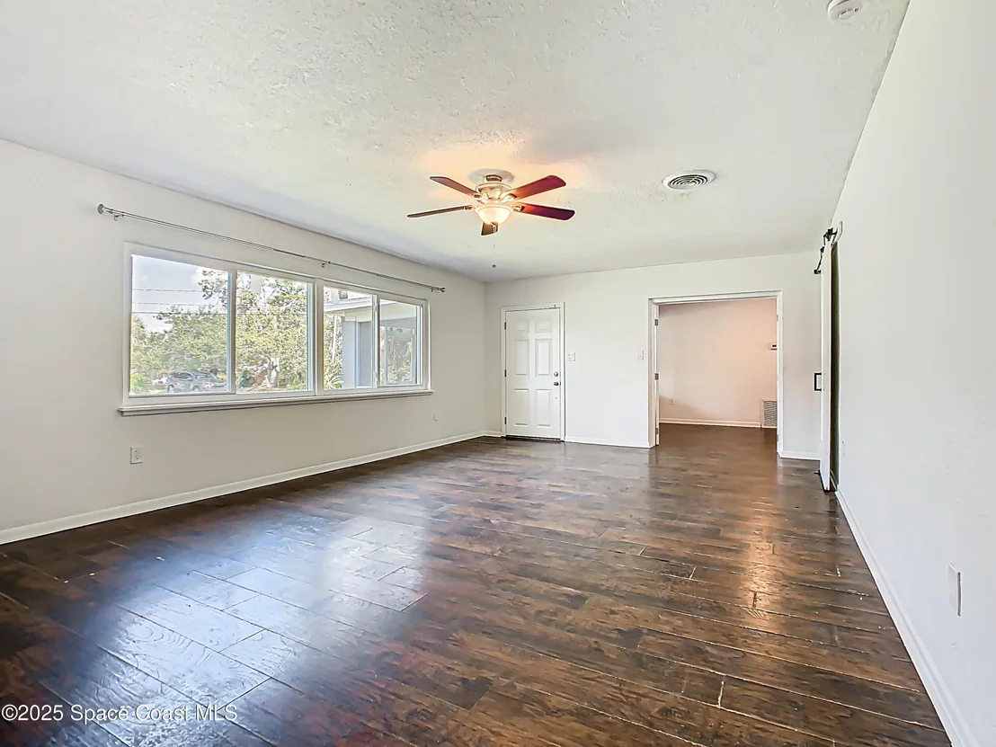 Photo of 819 W Whitmire Drive