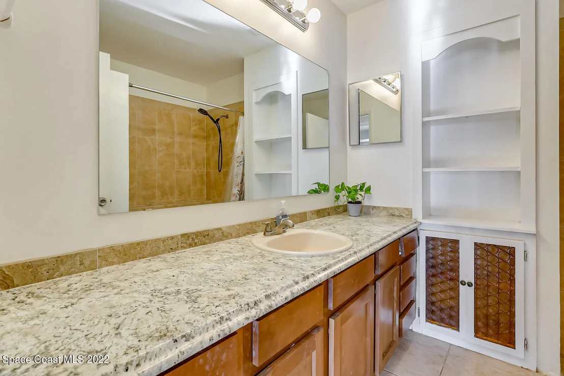 Photo of 1310 Mariposa Drive NE