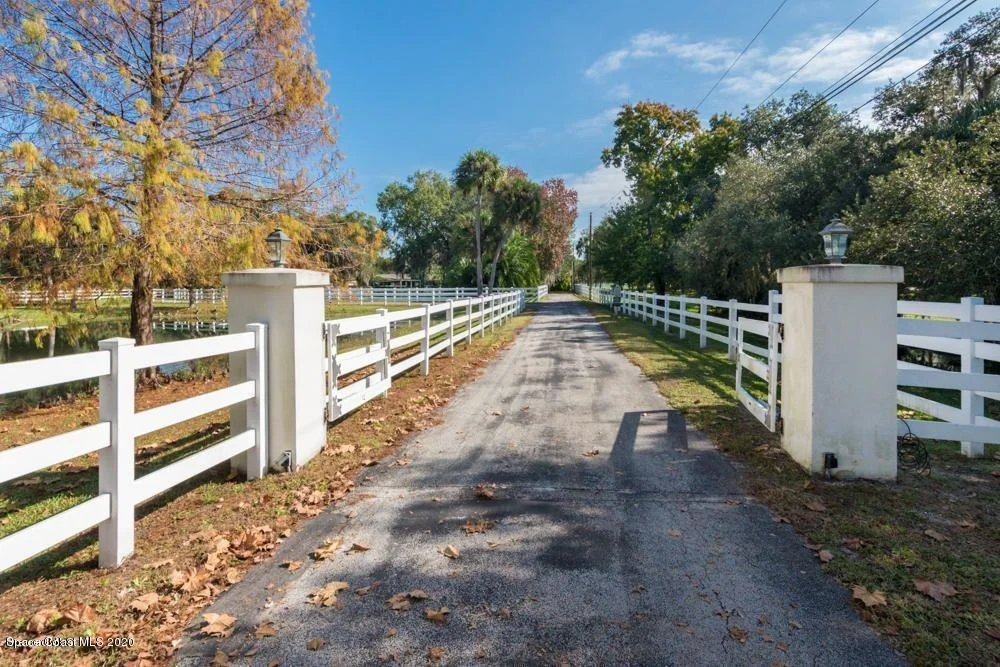 Photo of 2885 Turtle Mound Road
