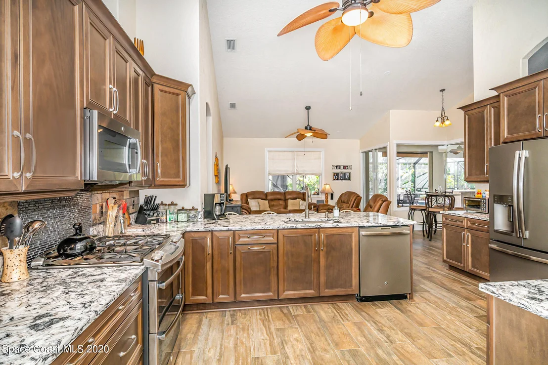 Photo of 4333 Long Lake Road