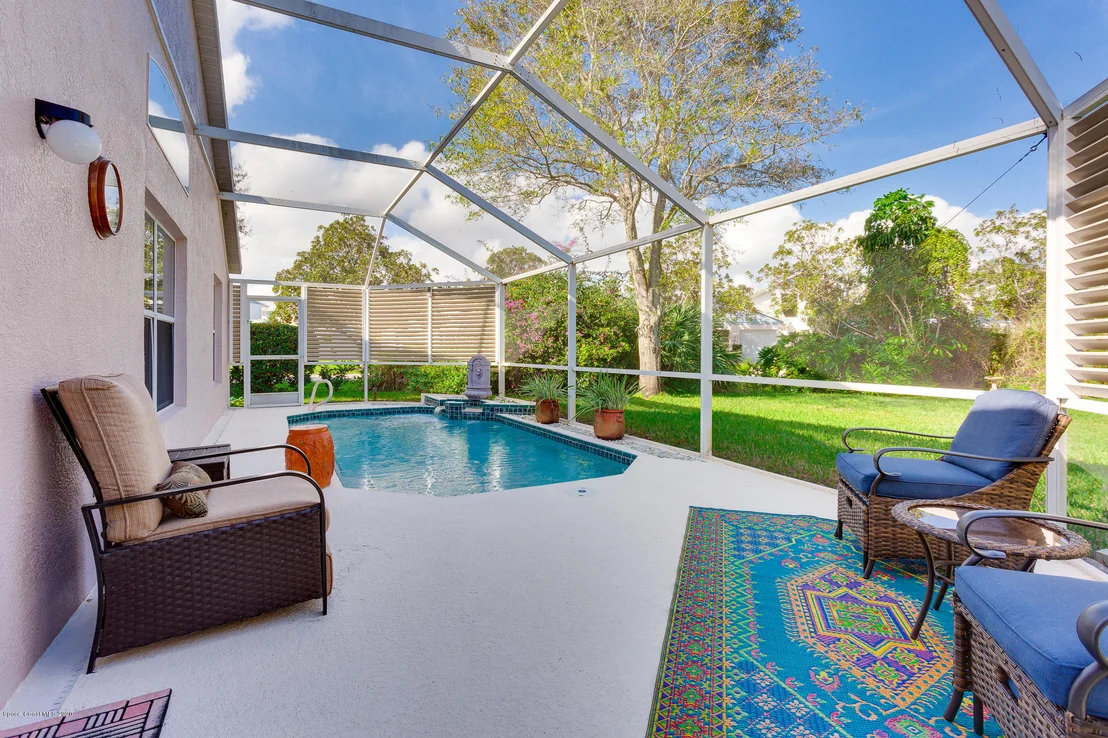 Photo of 989 Villa Drive