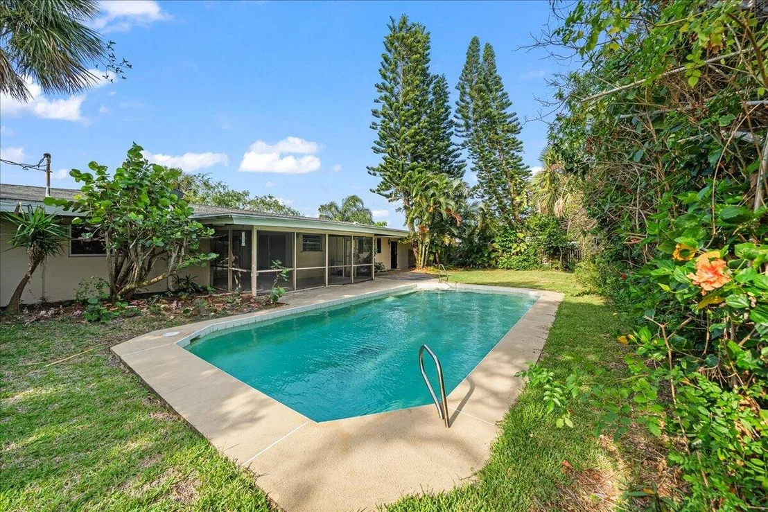 Photo of 550 Seabreeze Drive
