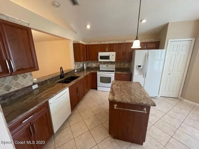 Photo of 991 Pine Creek Circle NE