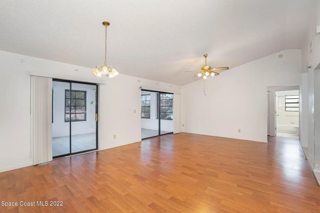 Photo of 299 Eldron Boulevard SE