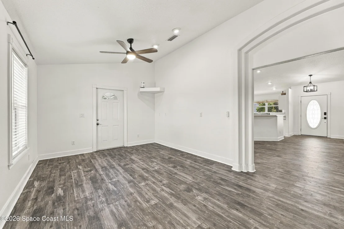 Photo of 449 NE Gilbert Drive NE