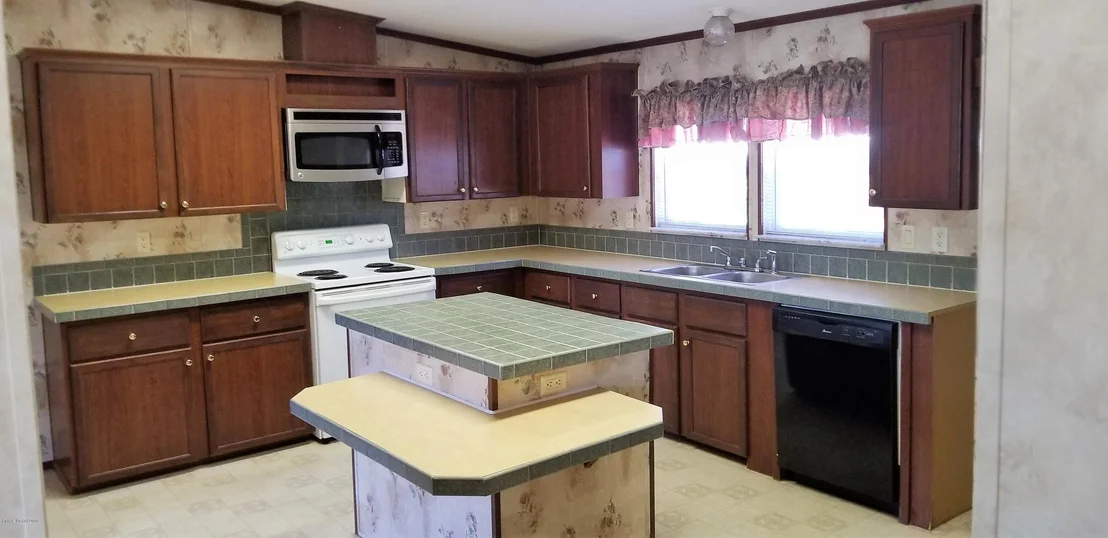Photo of 2146 Parrish Road