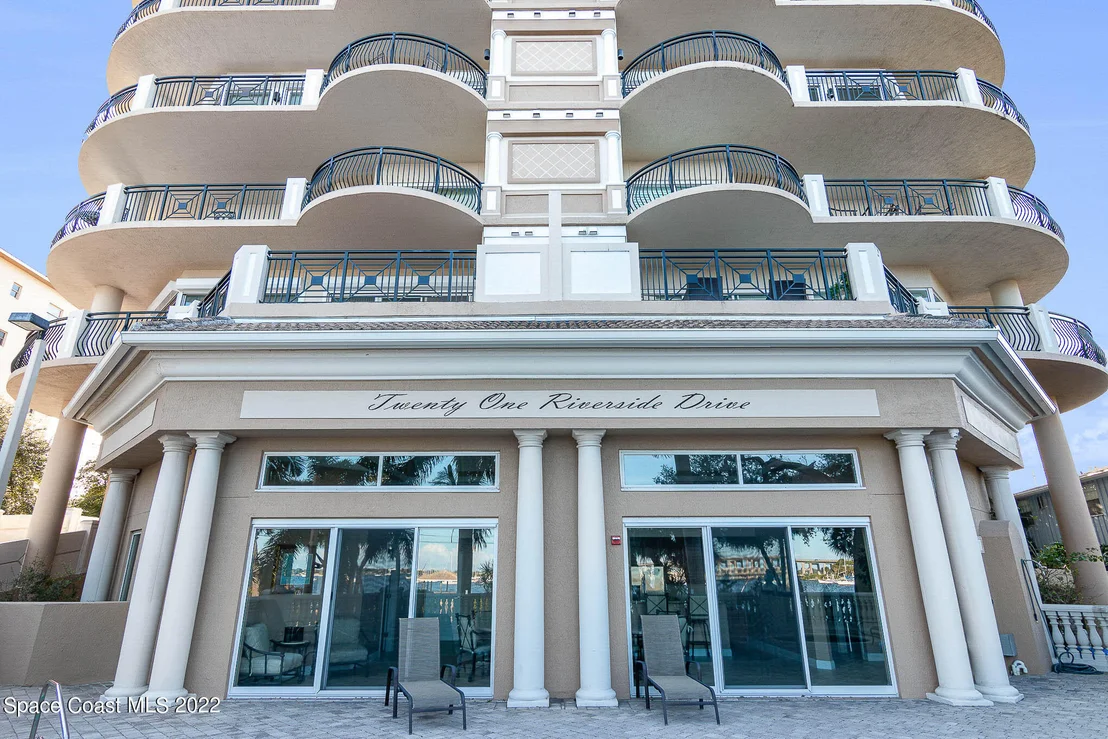 Photo of Unit 702 at 21 Riverside Drive