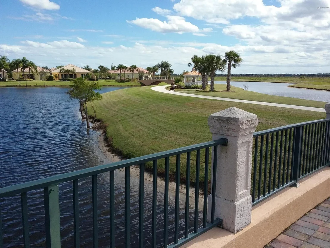 Photo of 3484 Hyperion Way SE