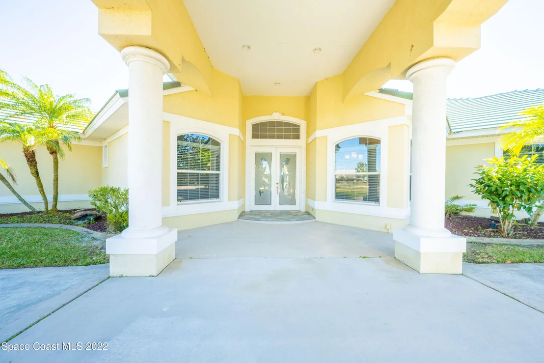 Photo of 981 Stratford Place
