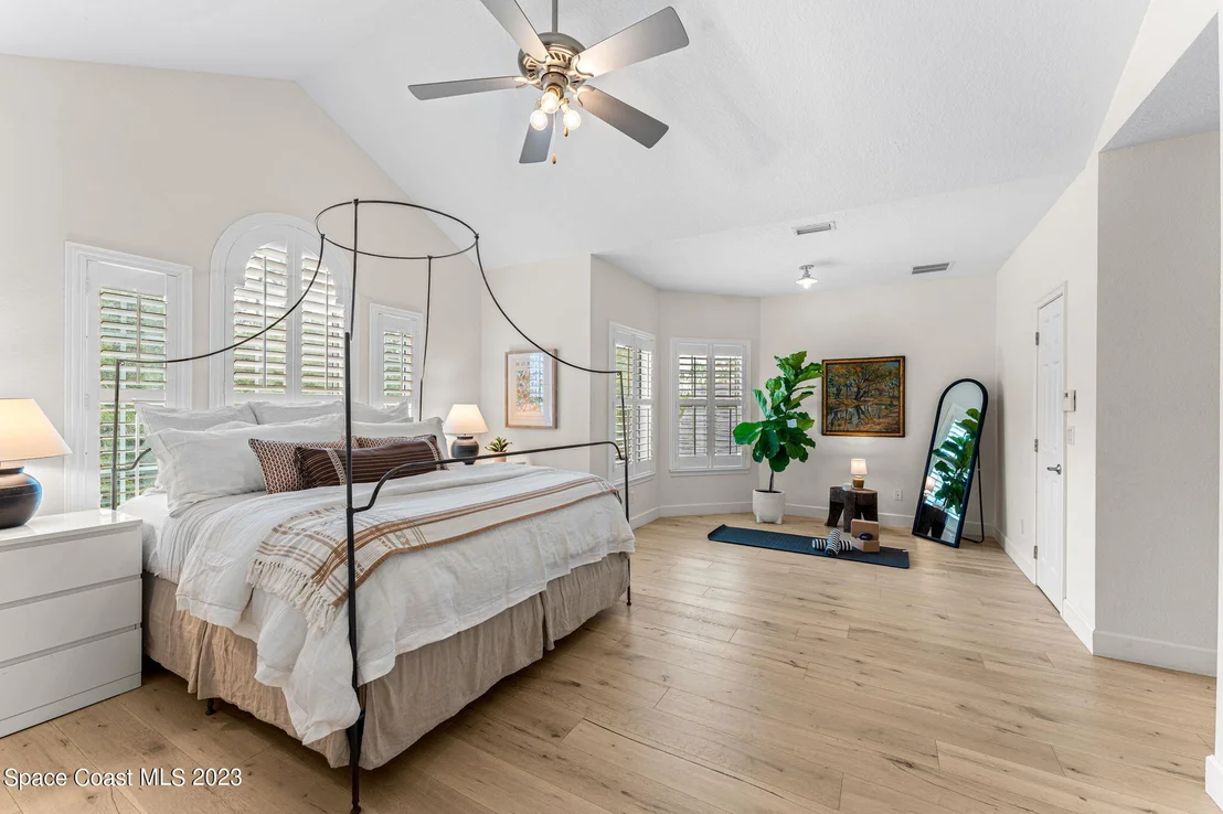 Photo of 5595 Willoughby Drive