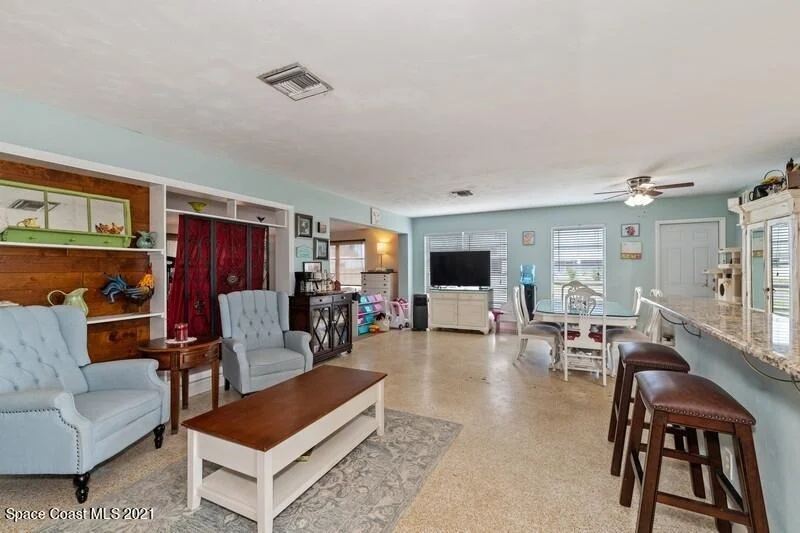 Photo of 805 Canada Street NE