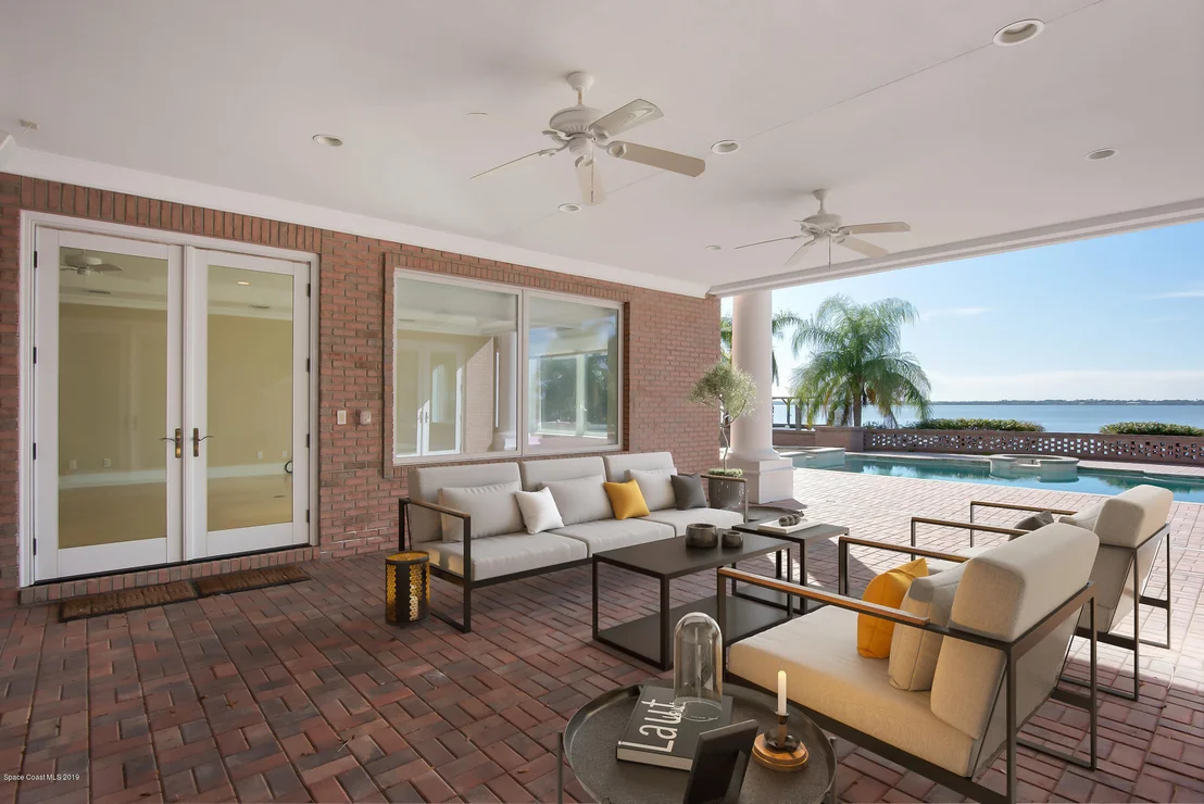 Photo of 2700 N Riverside Drive N