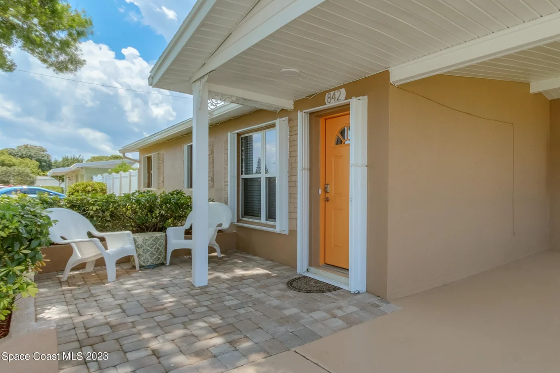 Photo of 842 Ixora Drive