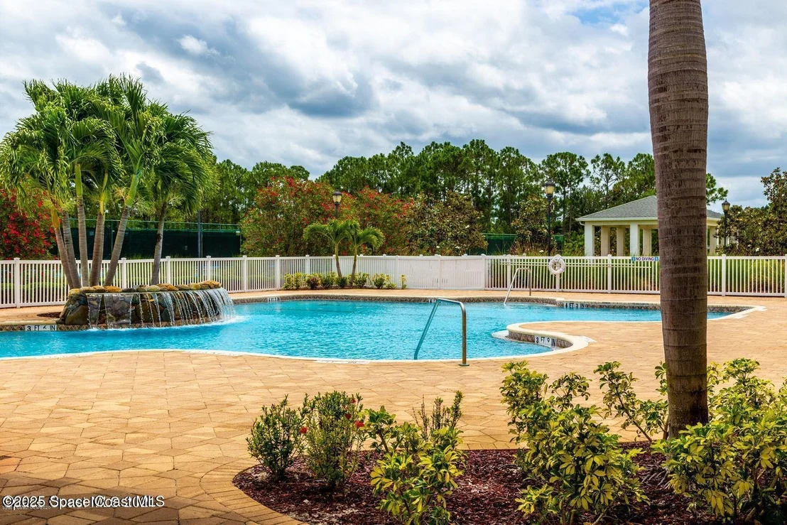 Photo of 950 Dillard Drive SE