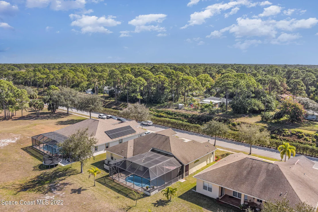 Photo of 1836 Windbrook Drive SE