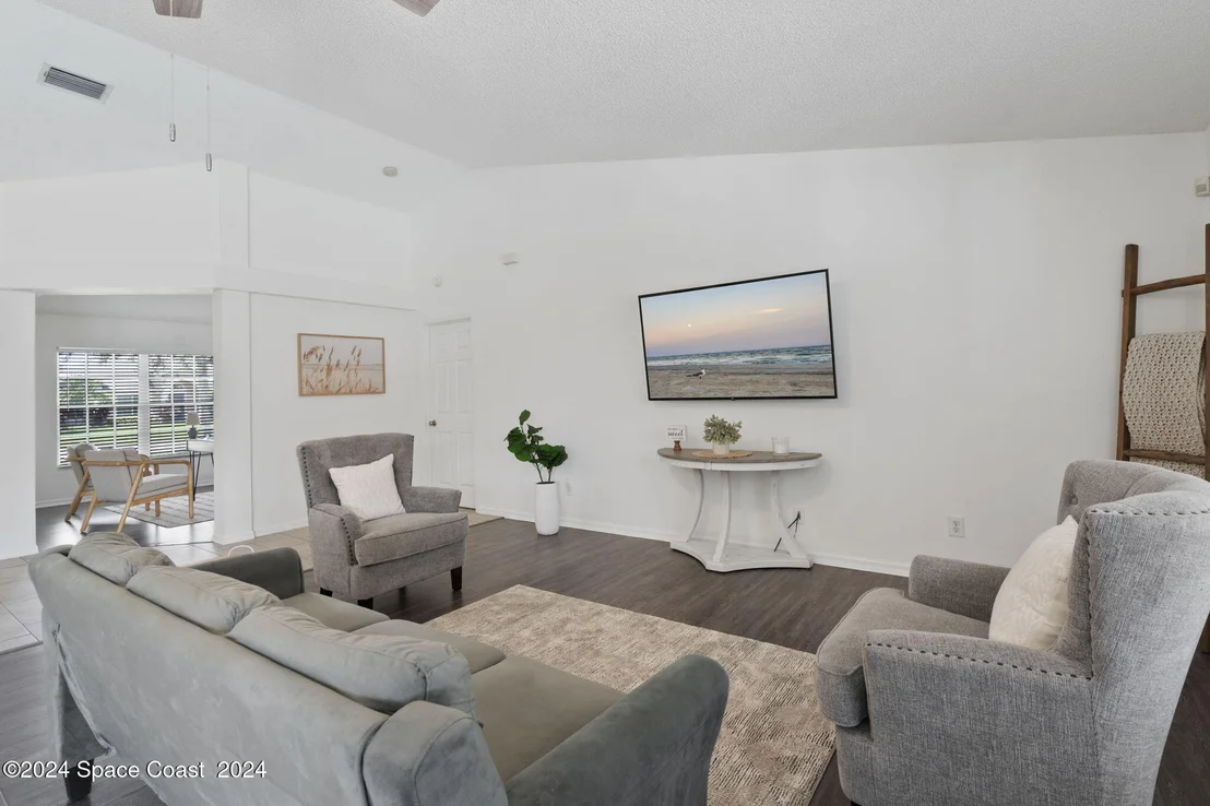 Photo of 1049 Jacaranda Circle
