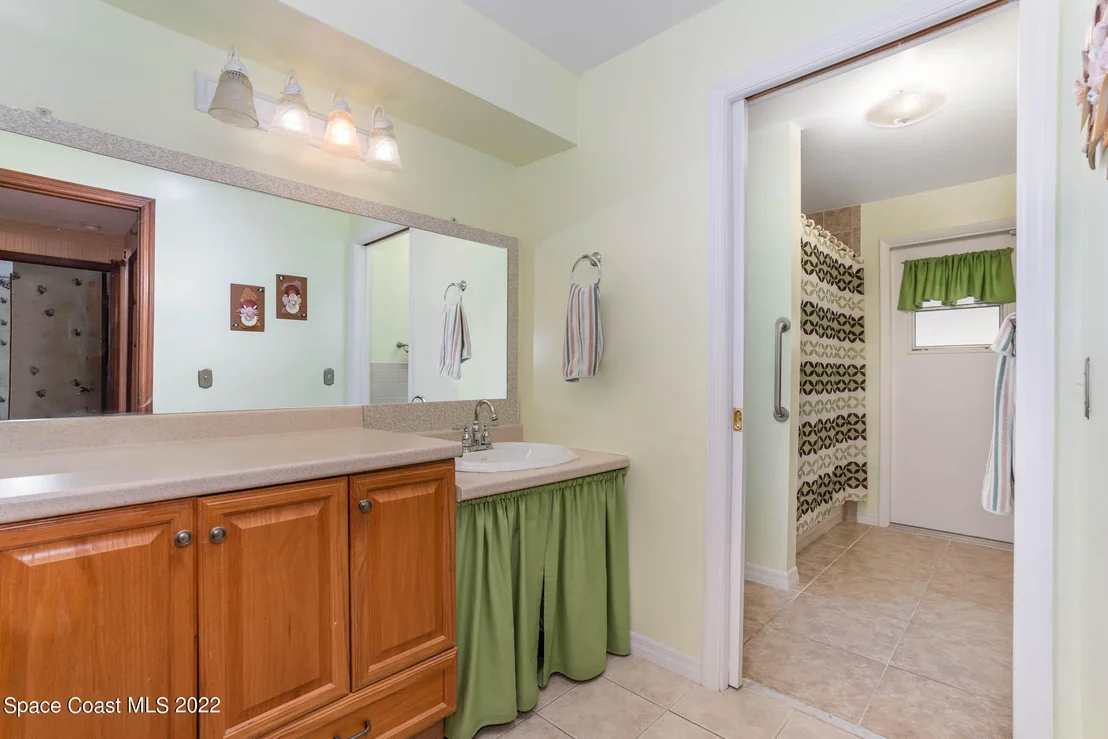 Photo of 2647 School Drive NE