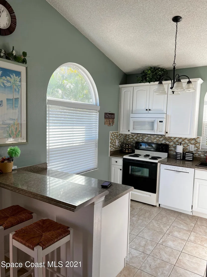 Photo of 1067 Goldenrod Circle NE