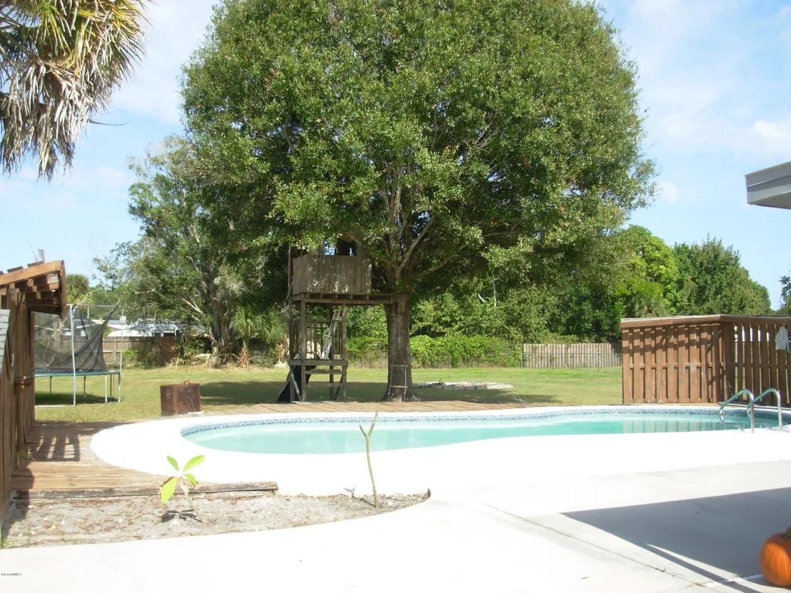 Photo of 2003 NE Roc-Rosa Drive