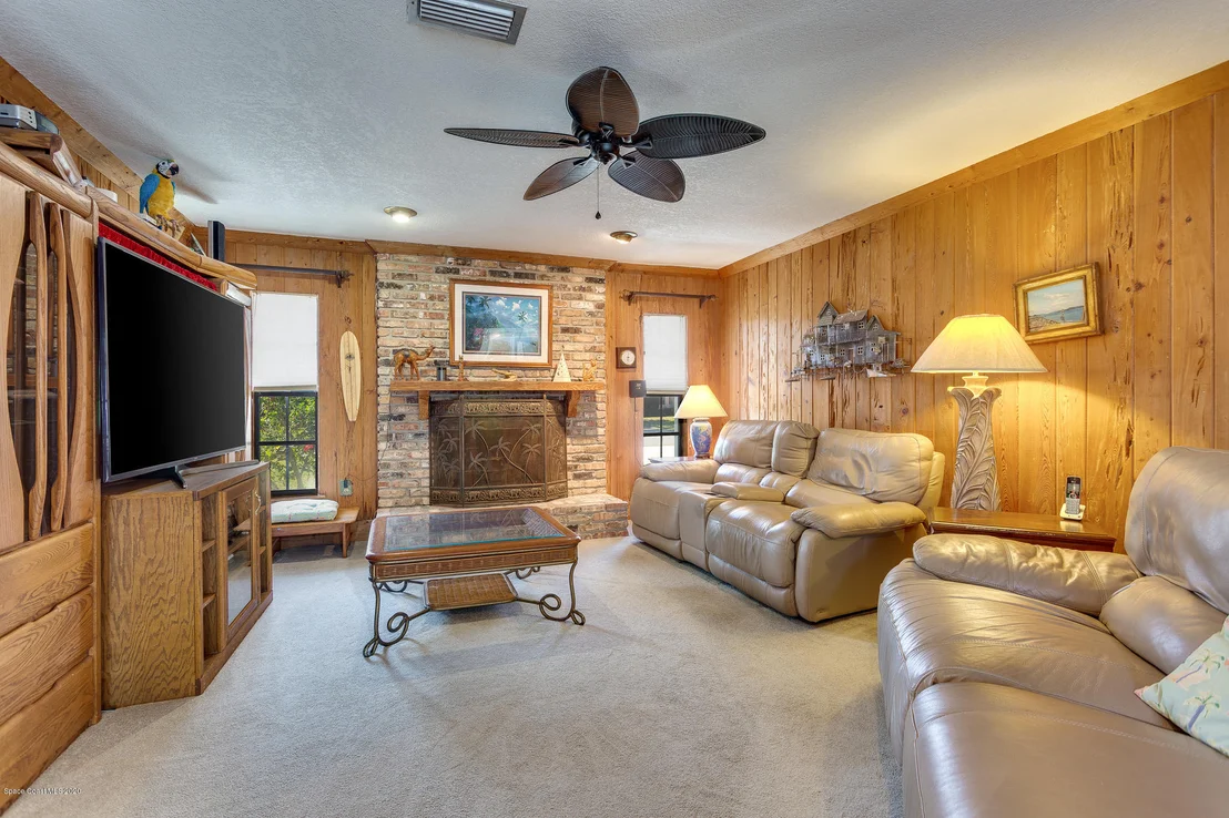 Photo of 611 Mango Drive