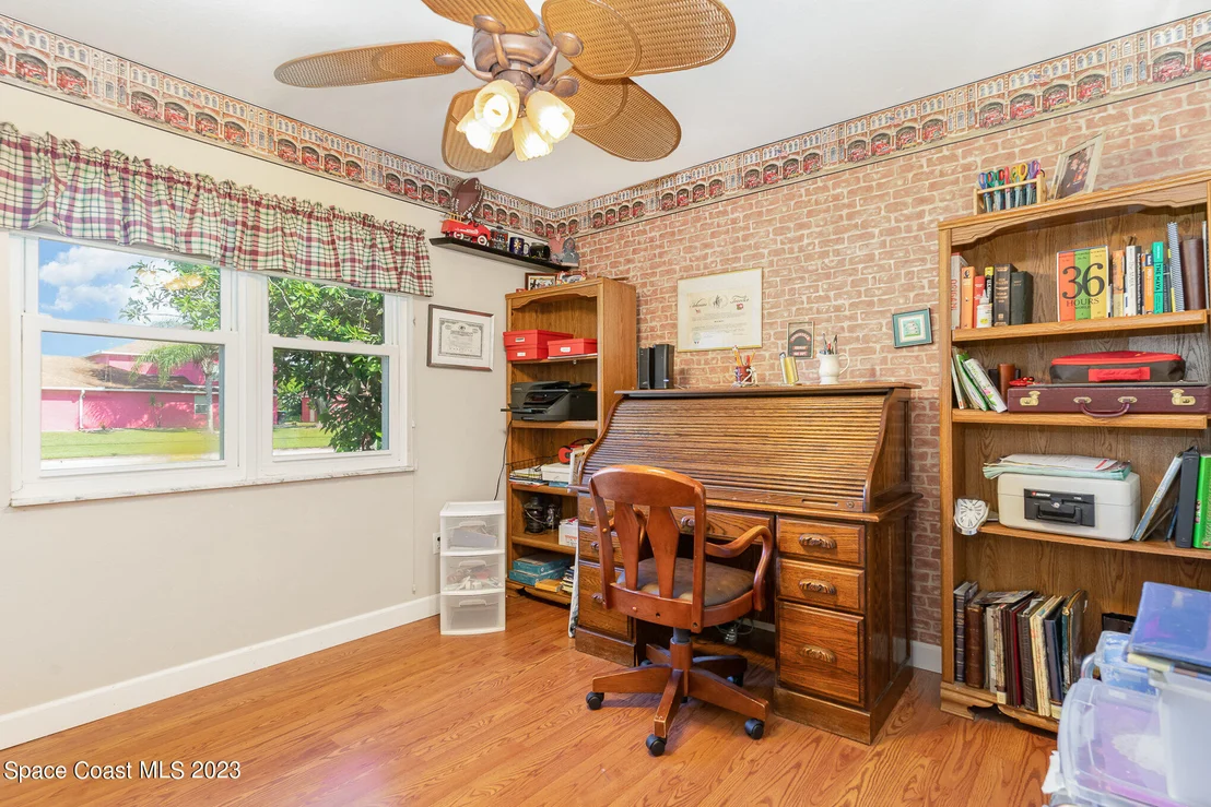 Photo of 1431 Mariposa Drive NE