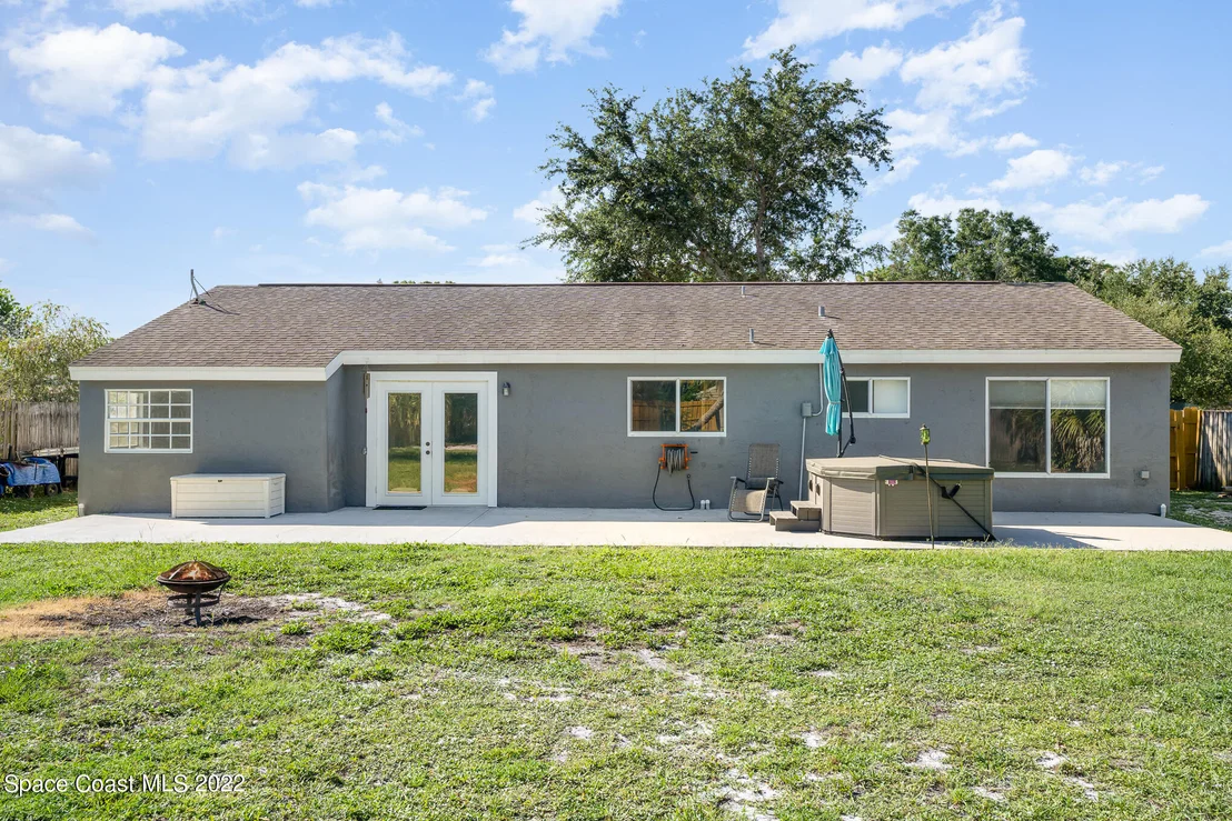 Photo of 1290 Bard Lane NE