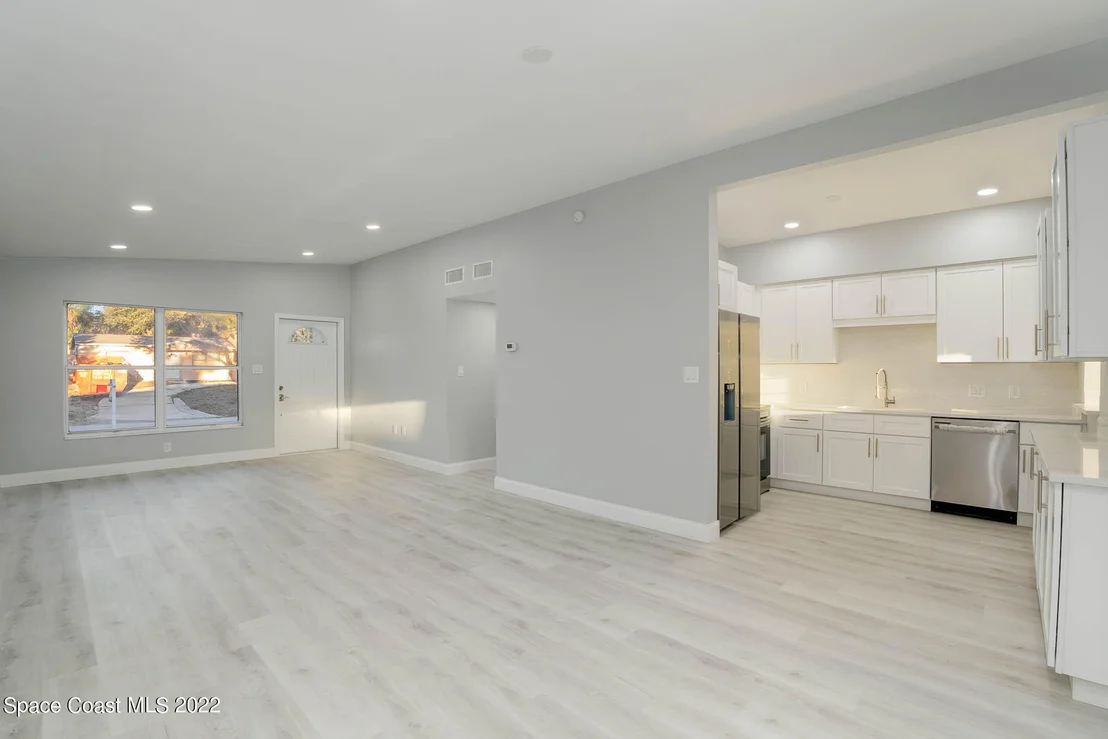 Photo of 33 Knollwood Drive