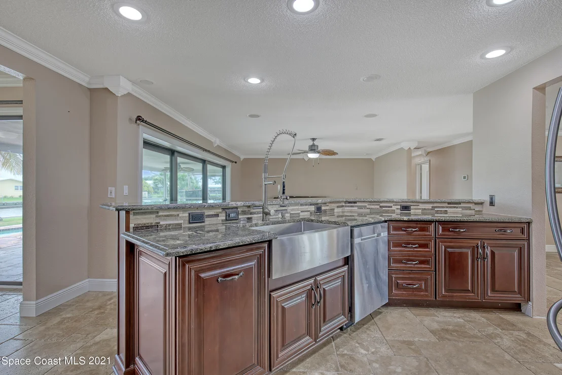 Photo of 375 Dorset Drive