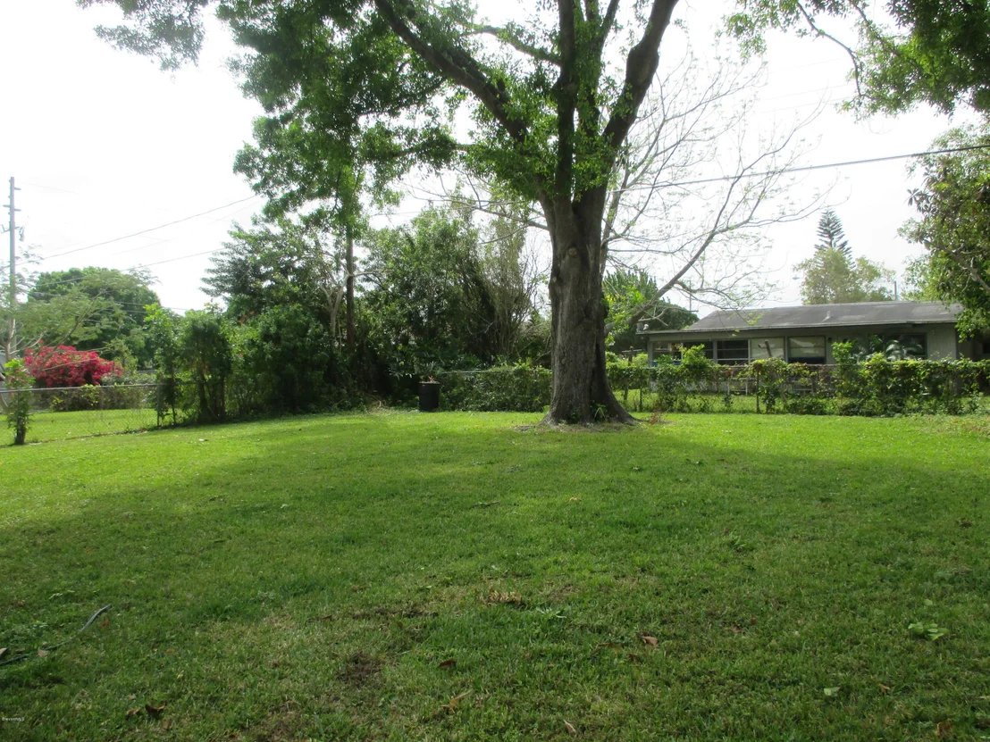 Photo of 2677 Hereford Road