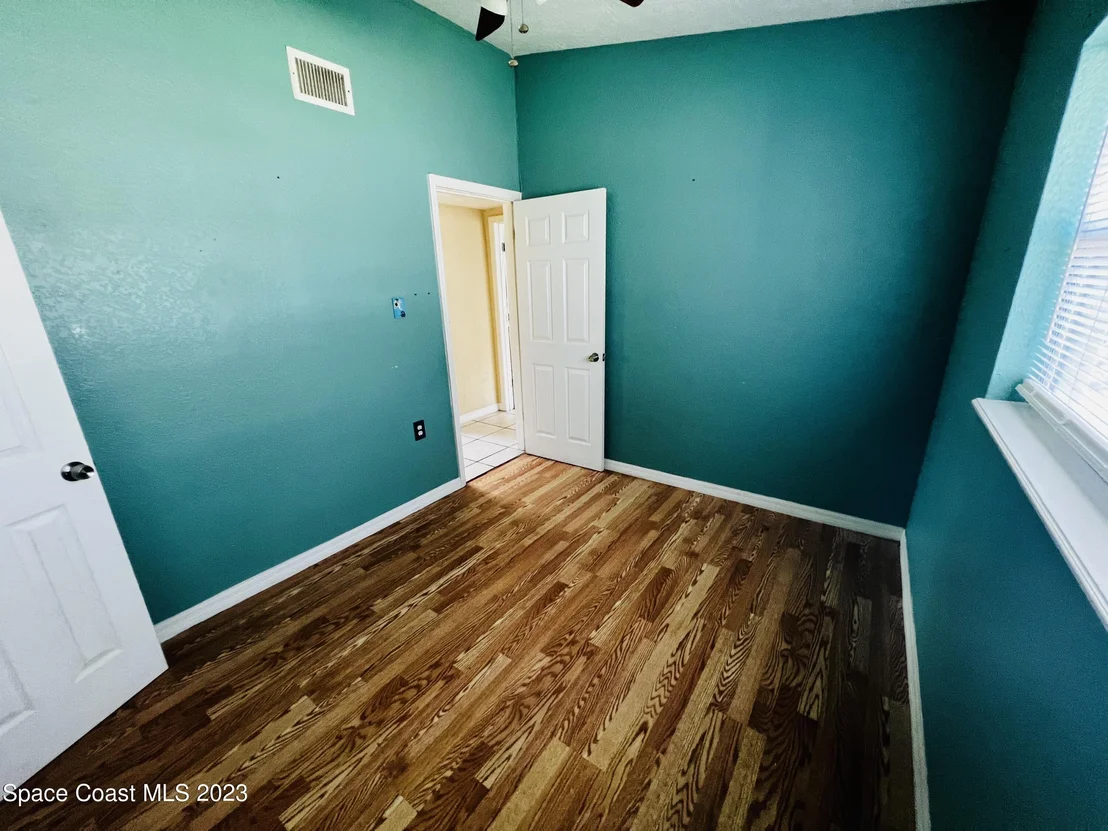 Photo of 305 Iris Street