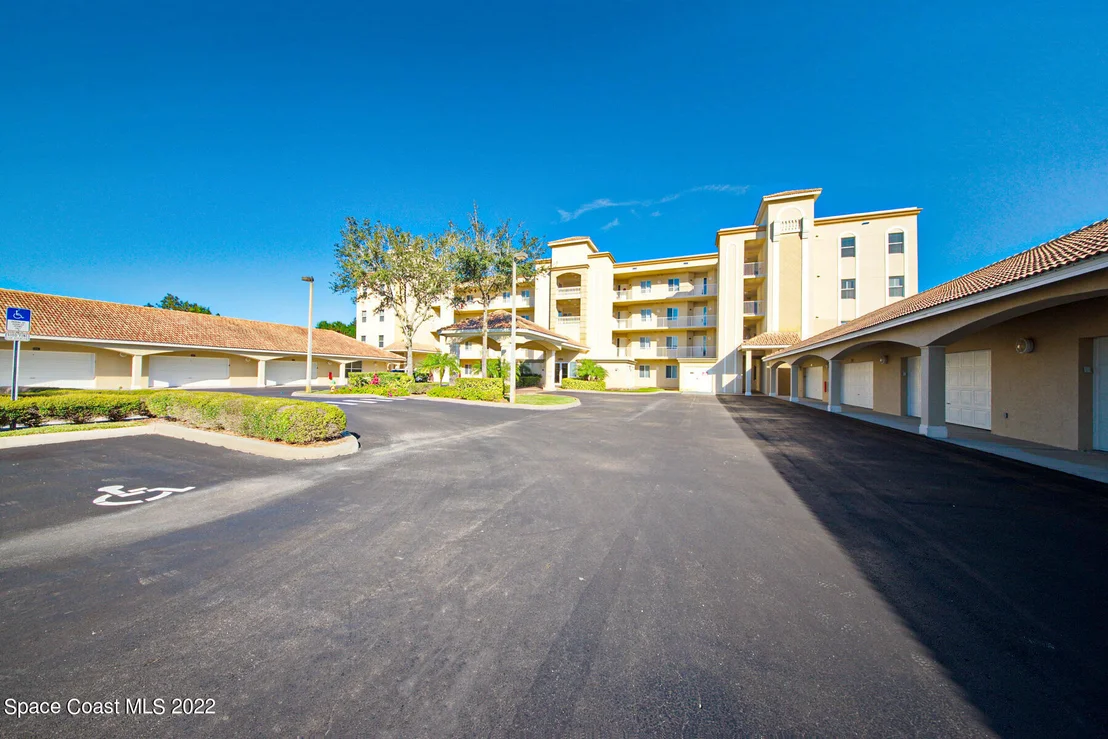 Photo of Unit 402 at 6005 Highway 1