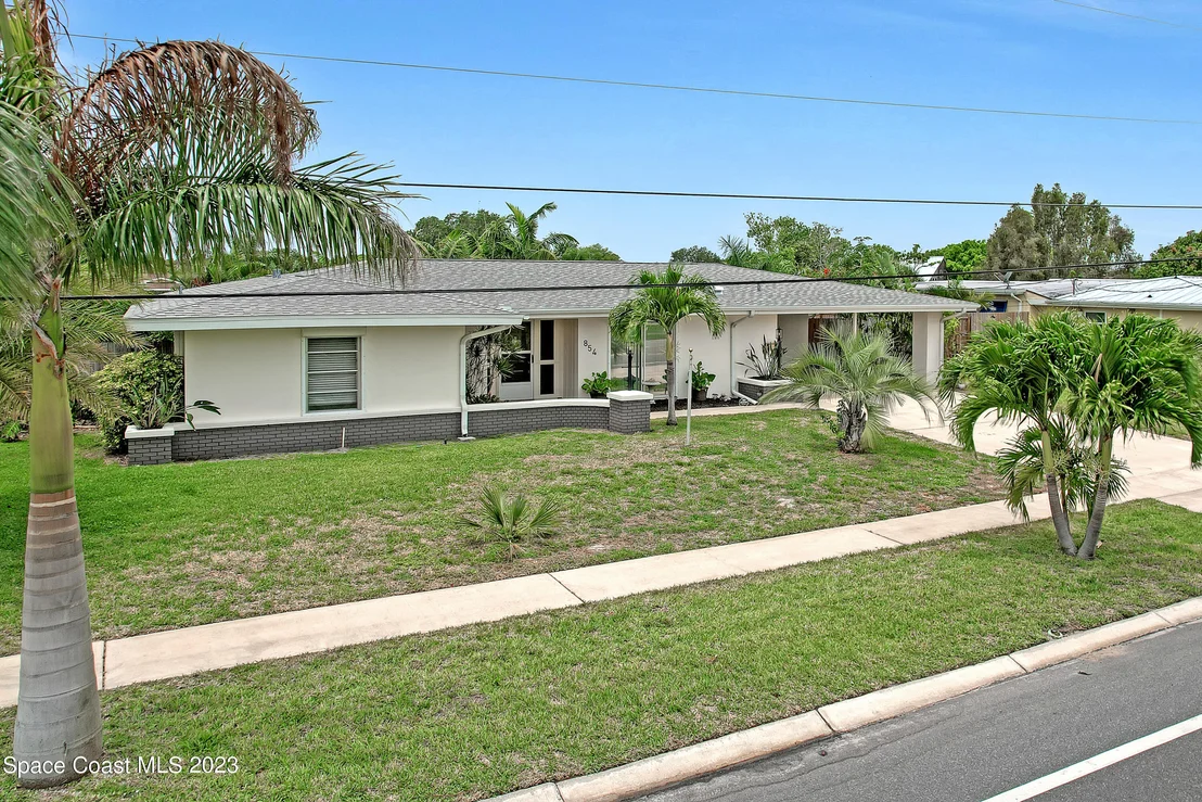 Photo of 854 Daytona Drive NE