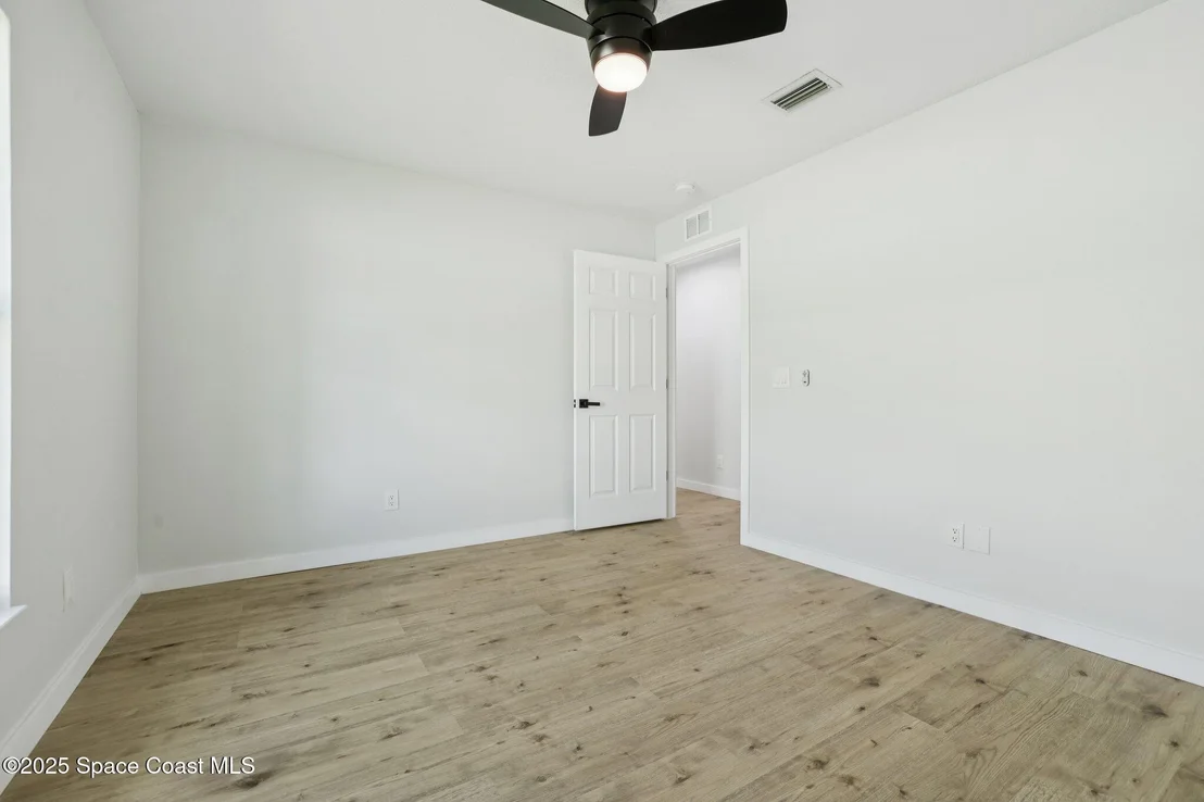 Photo of 1441 Eldron Boulevard SE