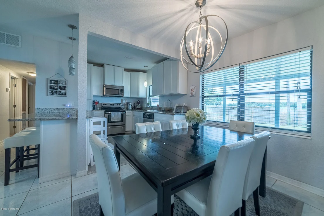 Photo of 812 W Highland Drive