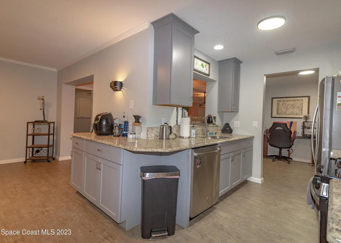Photo of 800 Mark David Boulevard