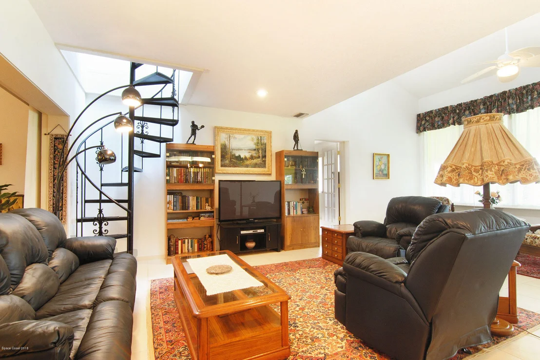 Photo of 965 Long Meadow Lane