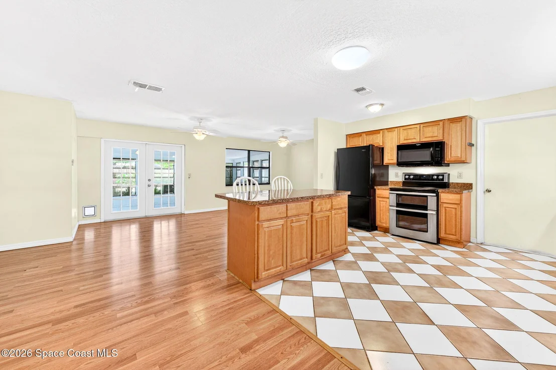 Photo of 2737 Cherbourg Road