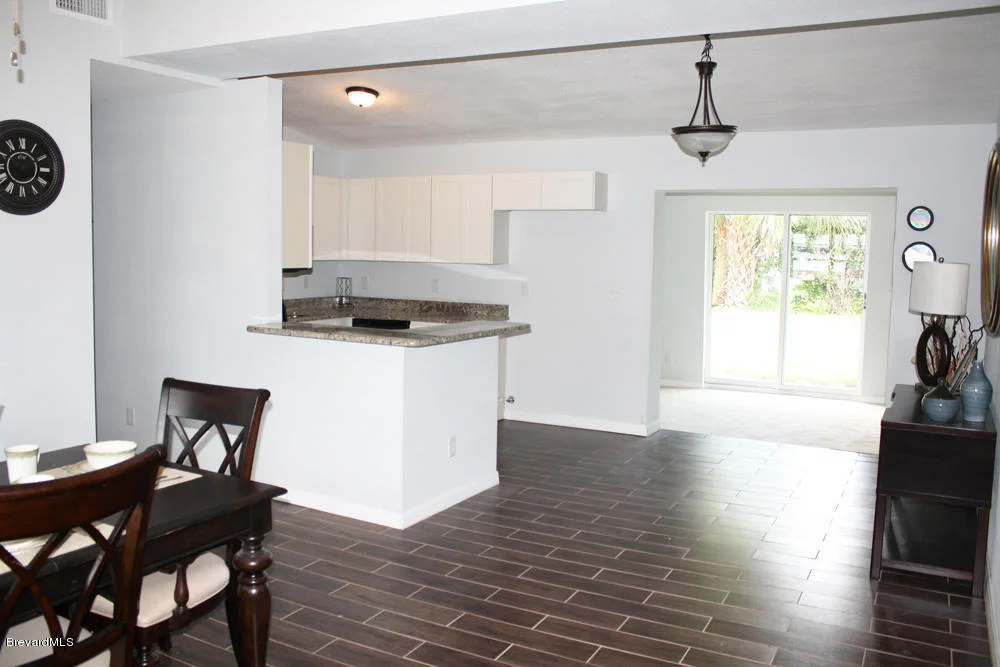 Photo of 220 Avenida Central