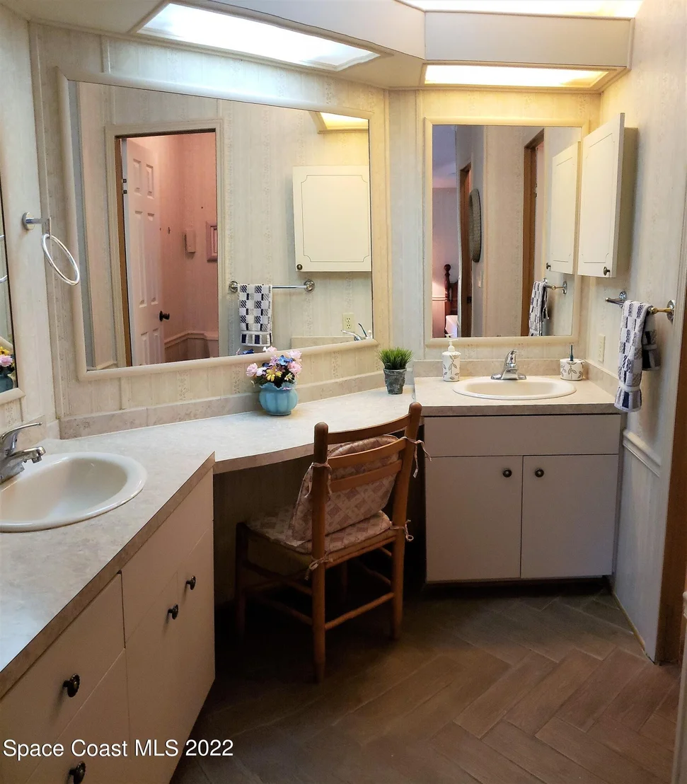 Photo of 2375 Coconut Palm Drive NE