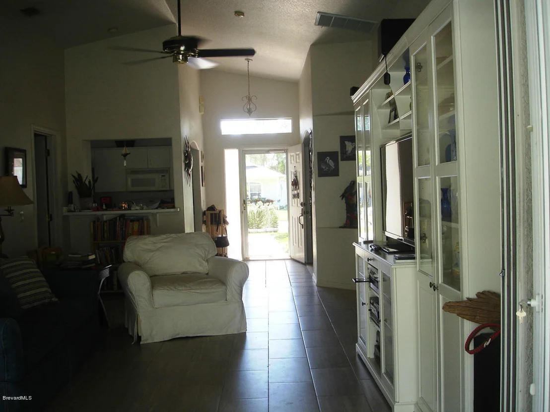 Photo of 975 NE Pine Creek Circle