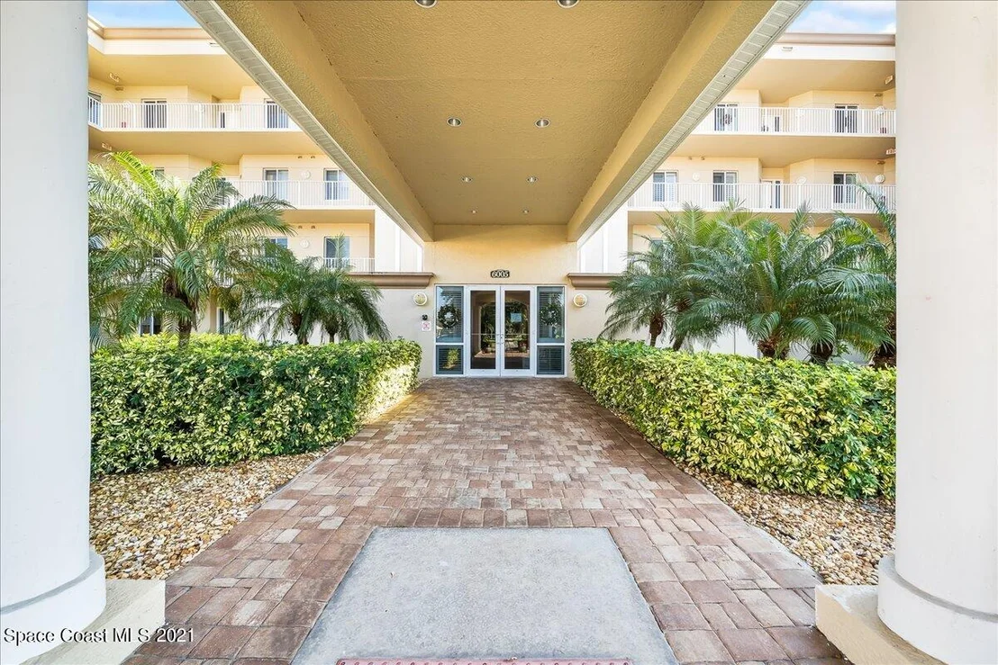 Photo of Unit 405 at 6005 Highway 1