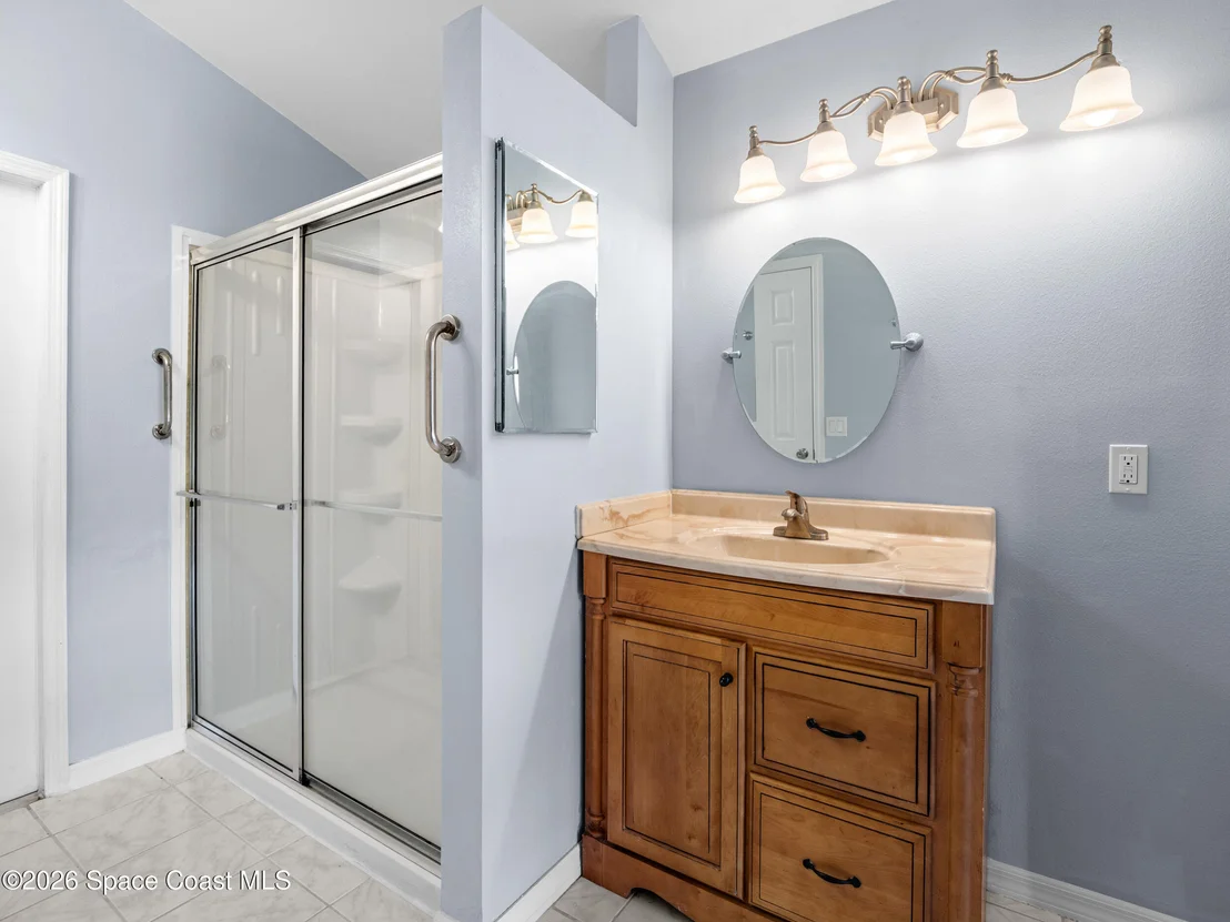 Photo of 1034 Webster Road SE