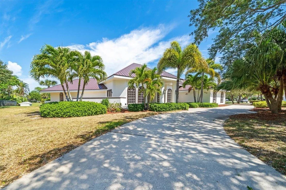 Photo of 680 Falcon Drive