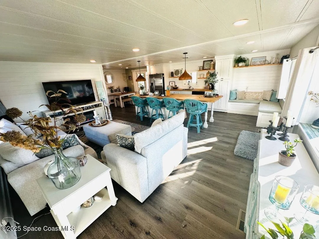 Photo of 708 Lark Drive